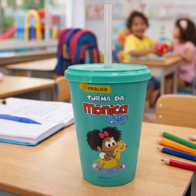 Copo de Plástico com Tampa e Canudo 350ml Personalizado