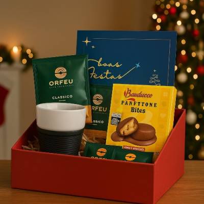 Kit Café e Panetone com Copo, Sachês e Cartão Personalizado